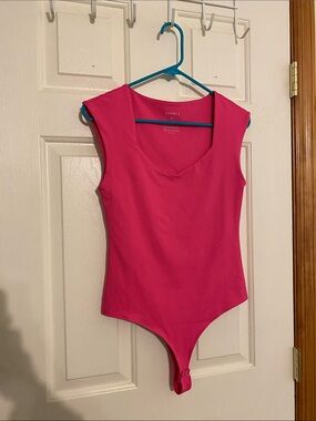 ReoRia Vibrant Pink Sleeveless Scoop Neck Bodysuit